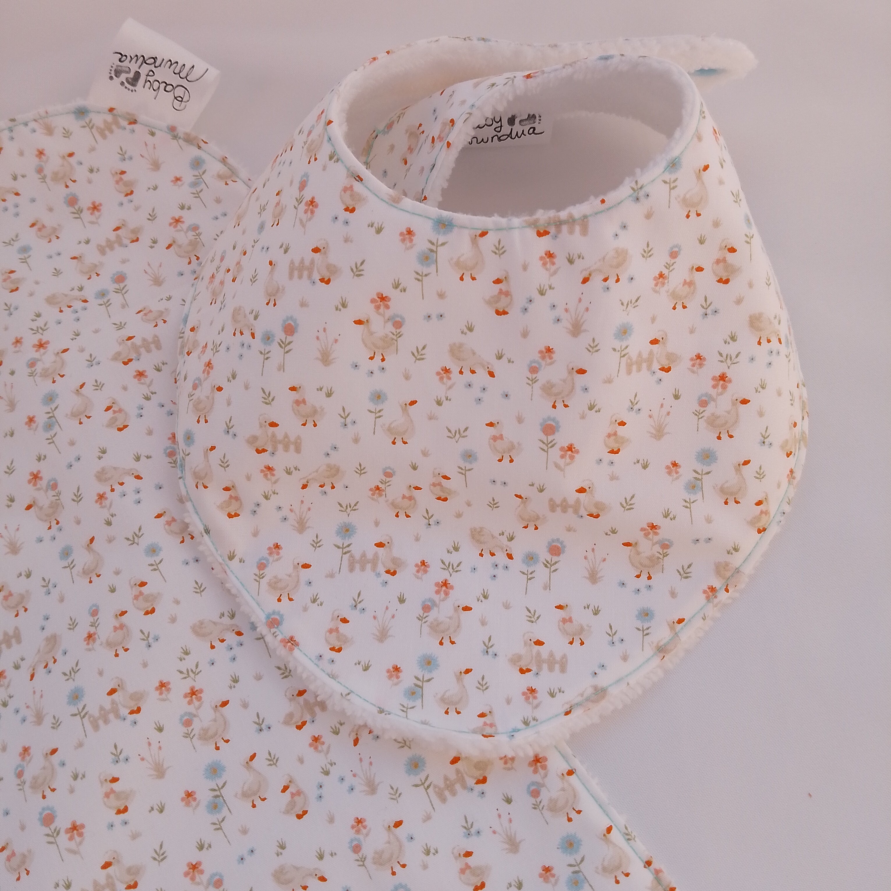Conjunto de Toalla Hombro y Babero Baba